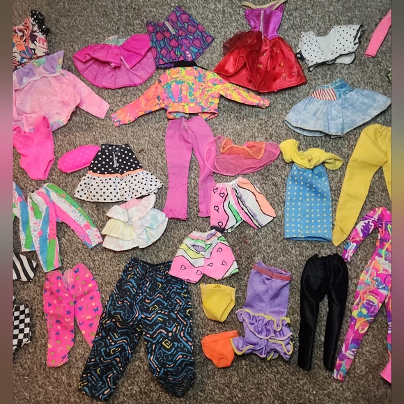 Lot of 38 Vintage 80's & 90's Barbie, Skipper, and Ken Clothes & Outfits - Picture 7 of 8